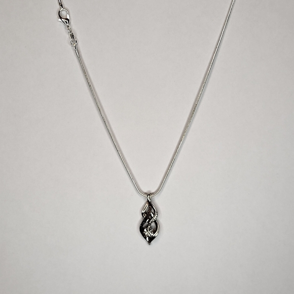 Silver sparkly necklace - Picture 2 of 5